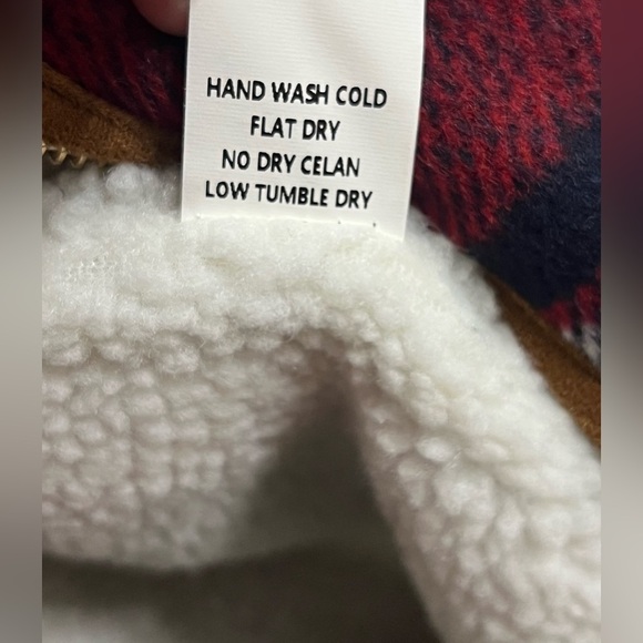 Red/Black Plaid Sherpa Collar Vest-Size:Medium - Picture 7 of 10